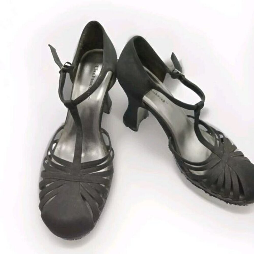 Unlimited Black Sizr 7.5 Closed Toe Heels